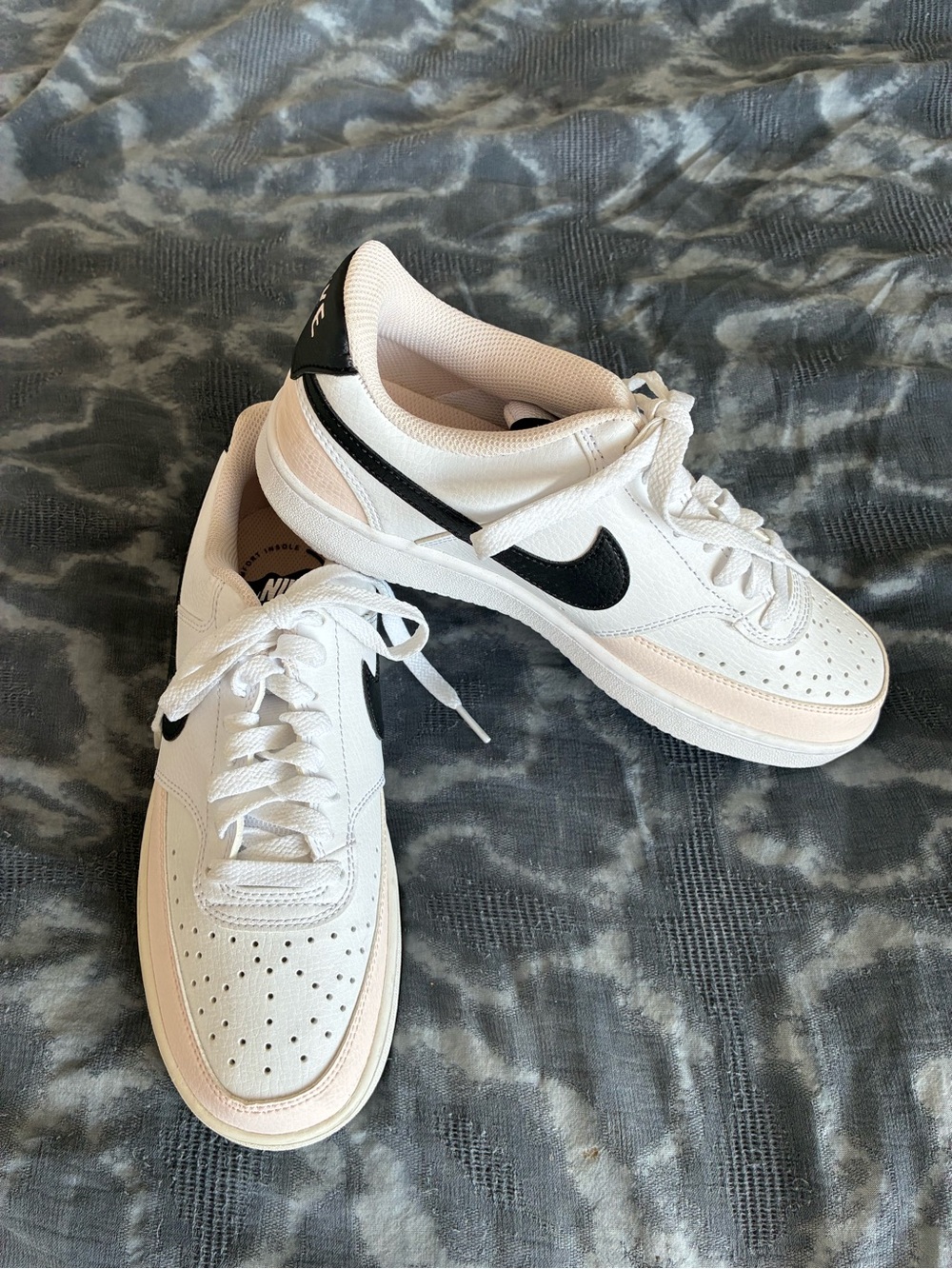 🌟Nike•Court Vision•White•Pink Sneakers with Black Swoosh Low-Top